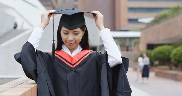 Kvinna Tog Examen Från University — Stockfoto