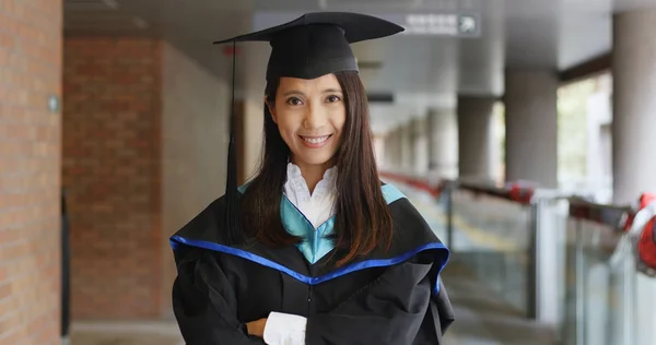 Graduación Confiada Mujer Joven —  Fotos de Stock