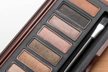 Far paleti makyaj ürün