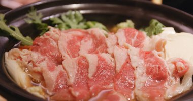 Japon restoranında shabu Shabu 