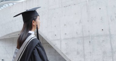 Mezuniyetten sonra geleceğin kadın düşünüyorum 