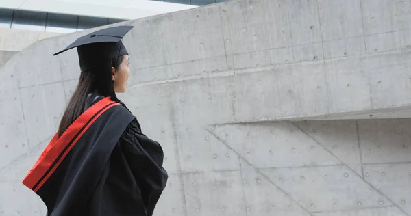 Parte Trasera Mujer Obtener Graduación —  Fotos de Stock