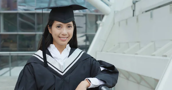 Mujer Con Vestido Graduación —  Fotos de Stock