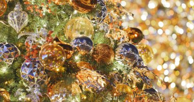 Güzel Noel ağacı süslemesi 