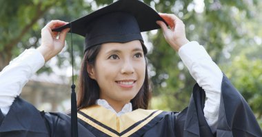 Öğrenci kadın kolej Üniversitesi kampus içinde ayarlama