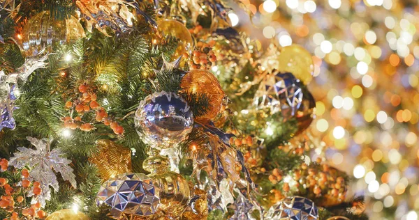 Gece Noel ağacı ve yeni yıl tatil 