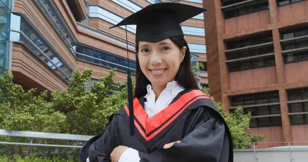 Asiatisk Kvinna Examen Från Universitet — Stockfoto