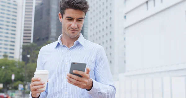 Man Met Mobiele Telefoon Stad — Stockfoto