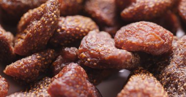 Kurutulmuş çilek plaka üzerinde kapat