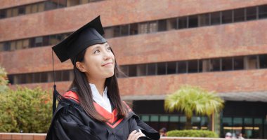 Geleceği düşünme mezuniyet kadın 