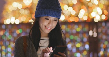 Smartphone, açık kullanan kadın 