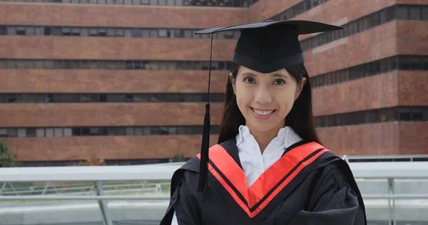 Ásia Jovem Mulher Obter Graduação — Fotografia de Stock
