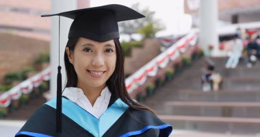 Genç kadın olsun mezuniyet 