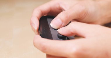 Kadın oyun oyun konsolu 