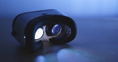 Geceleri içinde video oynarken Vr aygıt 