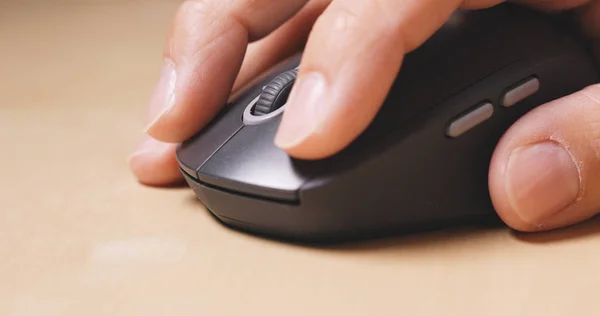 Person Using Computer Mouse — Stock Photo, Image