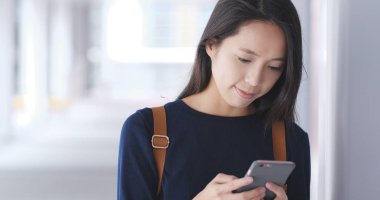 Smartphone, açık kullanan kadın 