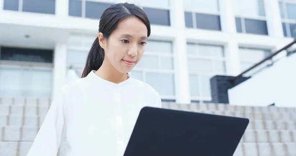 Asian Woman Working Laptop Computer — Stock Photo, Image