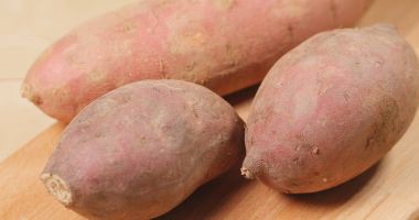 Tatlı patates masada kapatın