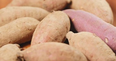 tablo üzerinde pişmiş tatlı patates