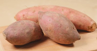 Pişmemiş tatlı patates yakın çekim 