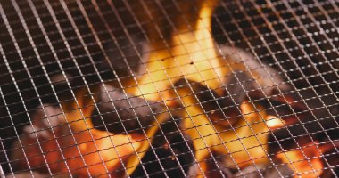 Kömür ateş ve metal ızgara net Barbekü 