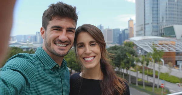 Caucasian Couple Taking Selfie Together — Stock Photo, Image