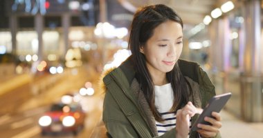 Cep telefonu kadın göz geceleri 