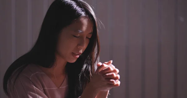 Femme Asiatique Priant Pour Dieu — Photo