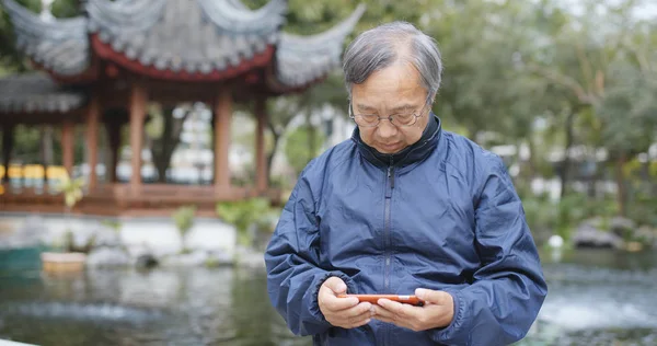 Senior Man Watching Smartphone China — Stock Photo, Image