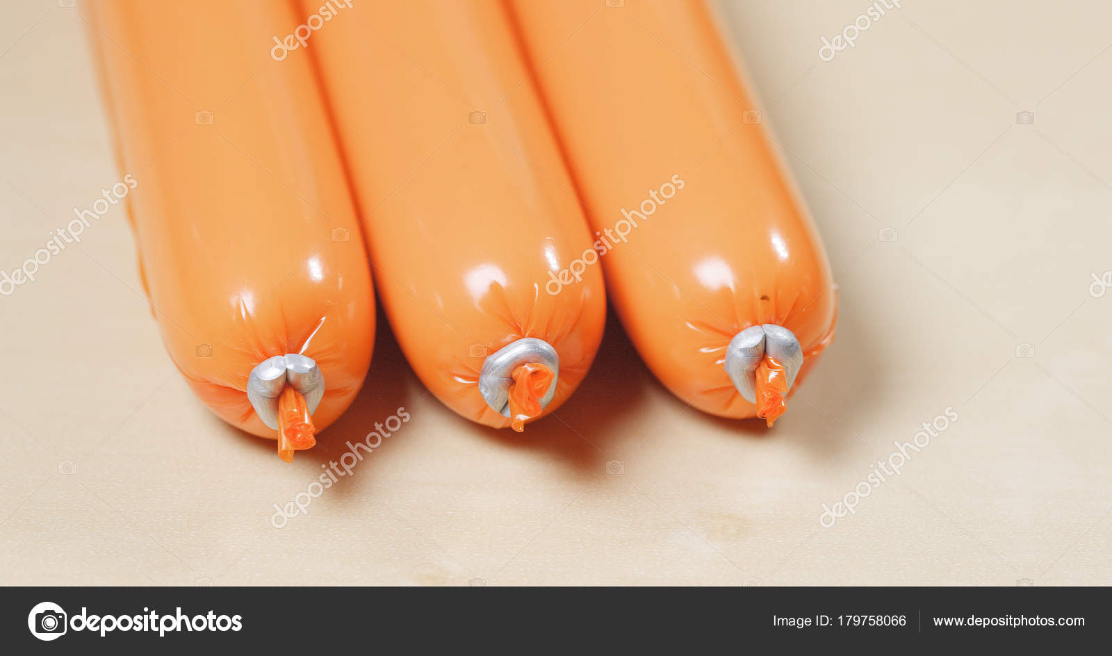 Hong Kong Style Snack Sausages Stock Photo by ©leungchopan 179758066