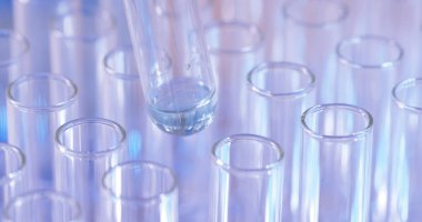 Pipet bırakarak örnek tüp içine 