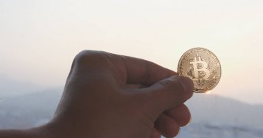 El bitcoin günbatımı zaman içinde tutarak