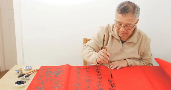 Man Bedrading Chinese Kalligrafie — Stockfoto