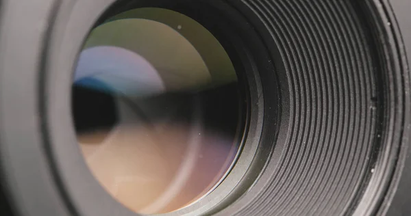 プロフェッショナル カメラ レンズのズームイン ズームアウト — ストック写真