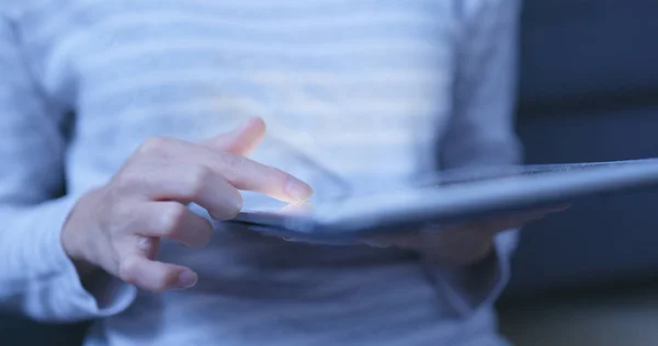 Woman Using Digital Tablet Computer Night — Stock Photo, Image