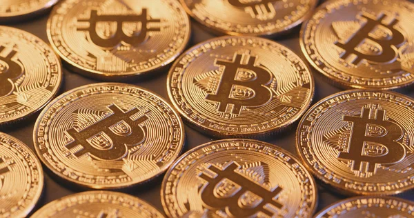 Крипто Валюти Золотий Bitcoins — стокове фото