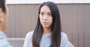 Asya çift birlikte sohbet 