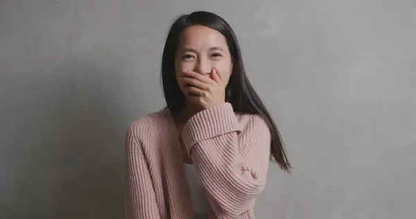 Feliz Asiático Mujer Riendo —  Fotos de Stock