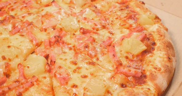 Deliziosa Pizza Formaggio Vicino — Foto Stock