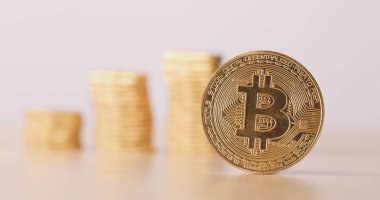 Arkadaki sikke yığını ile Bitcoin
