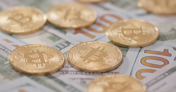 Pile Dollars Américains Bitcoins — Photo