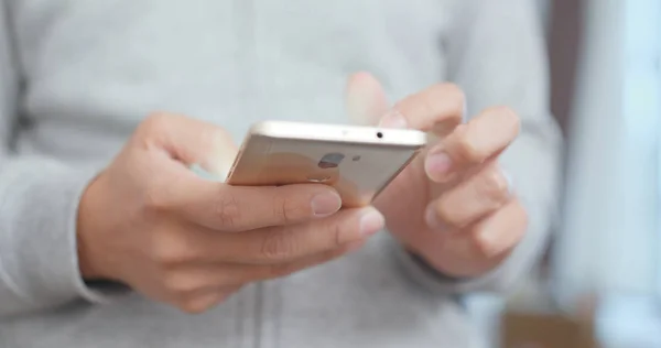 Man Using Mobile Phone Close — Stock Photo, Image