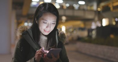 Cep telefonuyla geceleri işkadını 