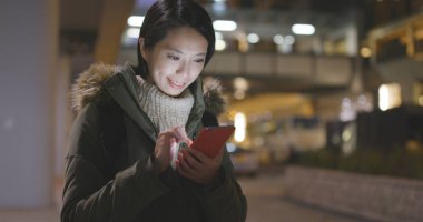 Cep telefonuyla geceleri işkadını 