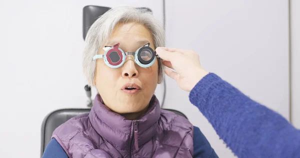 Old Woman Check Eye — Stock Photo, Image