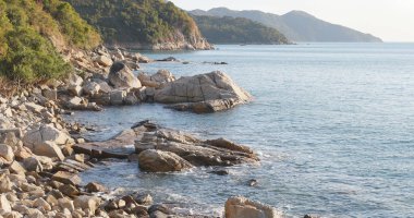 Dalgalar çökmesini rock kıyısında