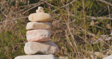 Zen stili çakıl taşları