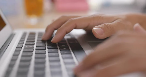 Vrouw Die Laptop Werkt — Stockfoto