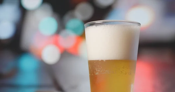Bier Gieten Glas Close — Stockfoto